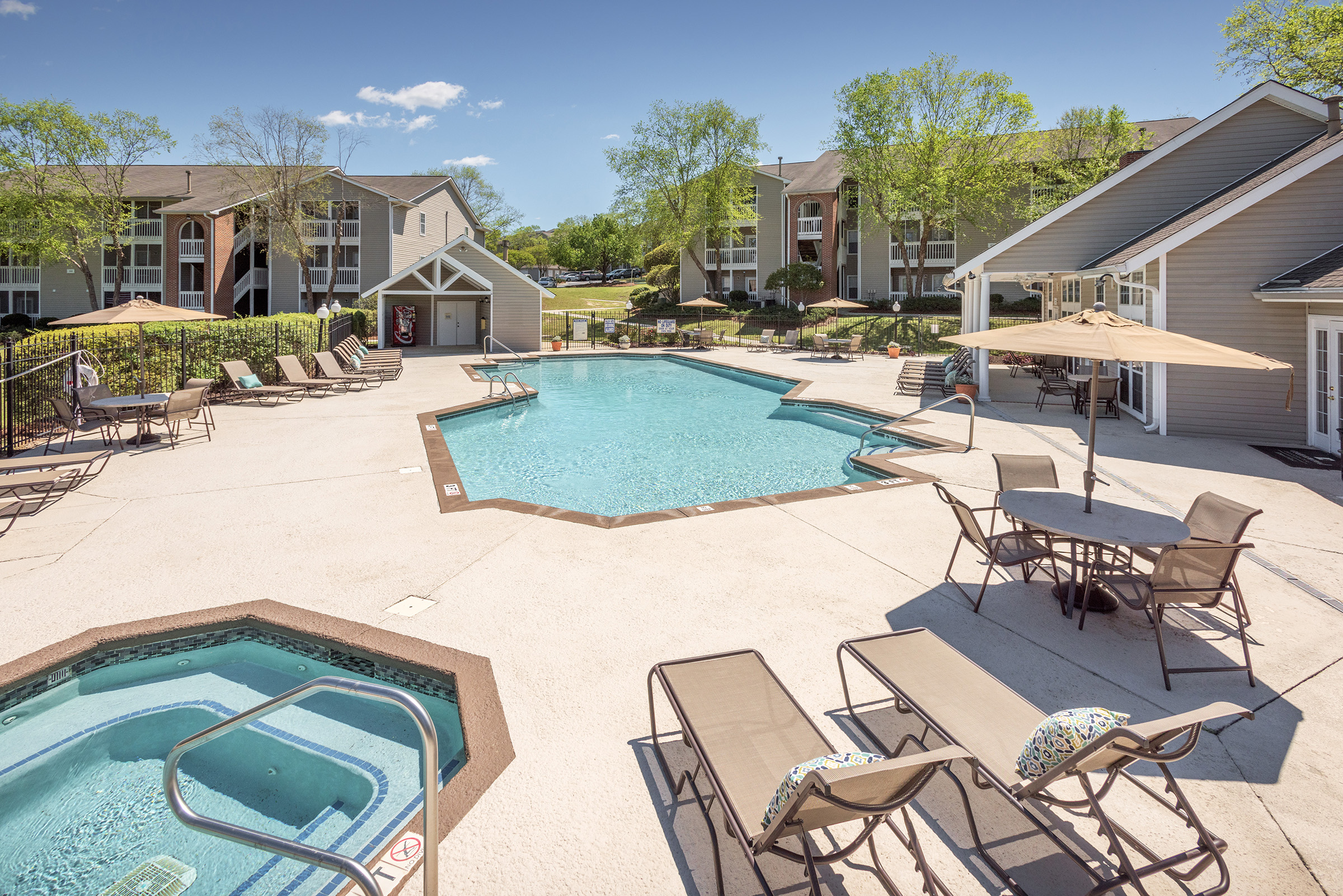 The Arbors at Windsor Lake The Multifamily Advisory Group at Cushman